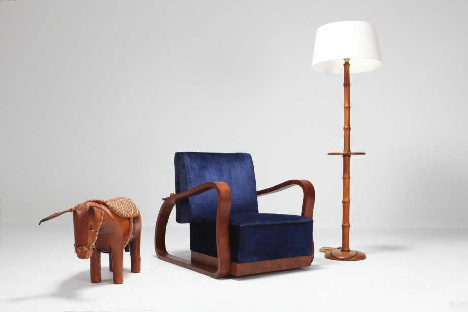 Explora nuestra exclusiva colección de sillones vintage que abarca desde el estilo modernista hasta los clásicos Mid-Century