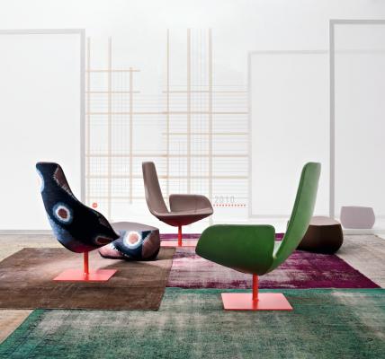 patricia urquiola weaves biknit lounger for moroso