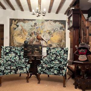 Antiques & Chic