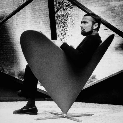 Buy Verner Panton furniture online at Pamono