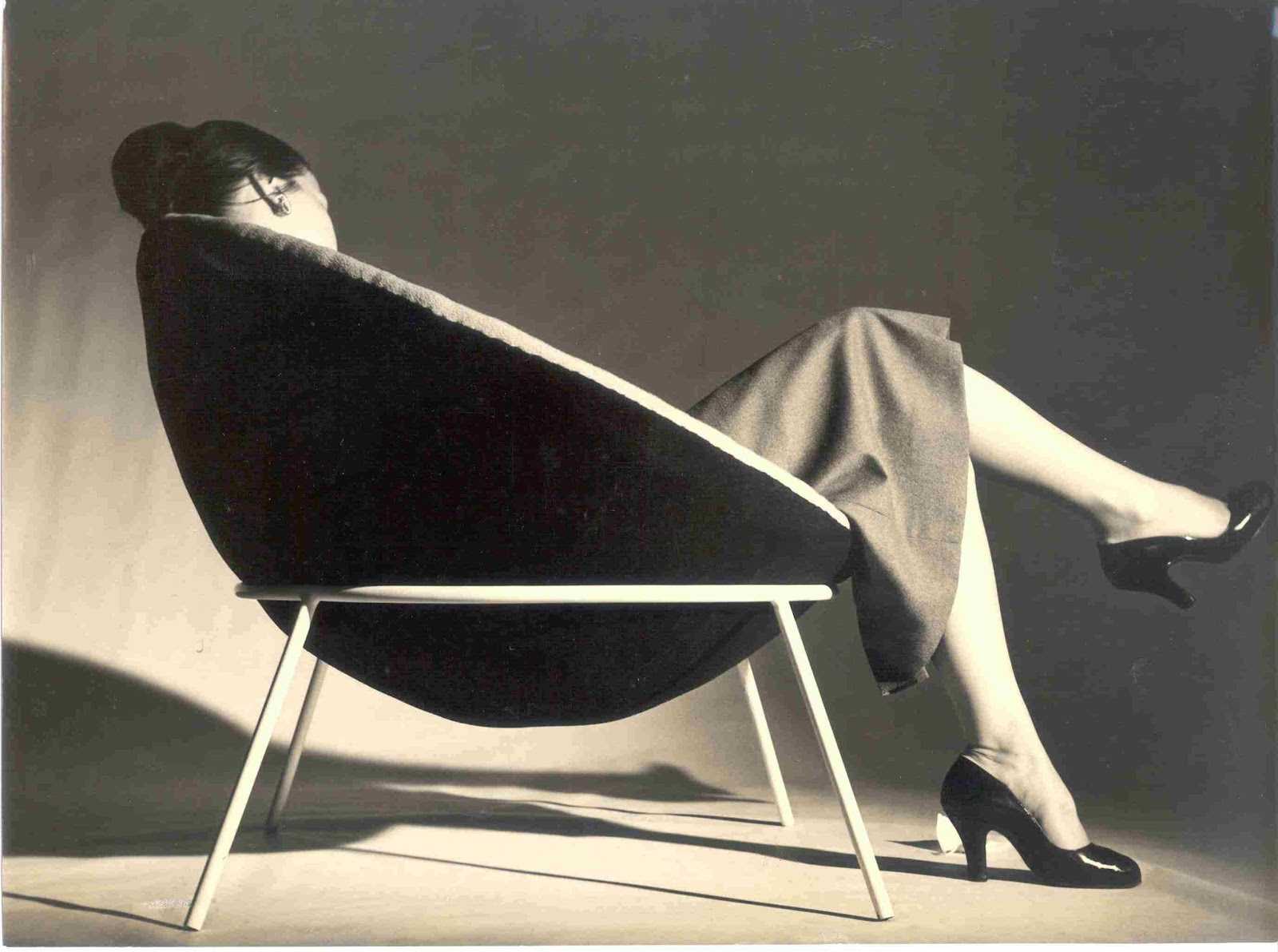 Lina Bo Bardi Online Shop | Buy Furniture/Lighting/Design at PAMONO