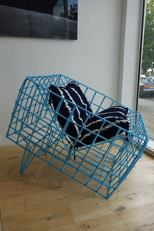 TV_wire chair