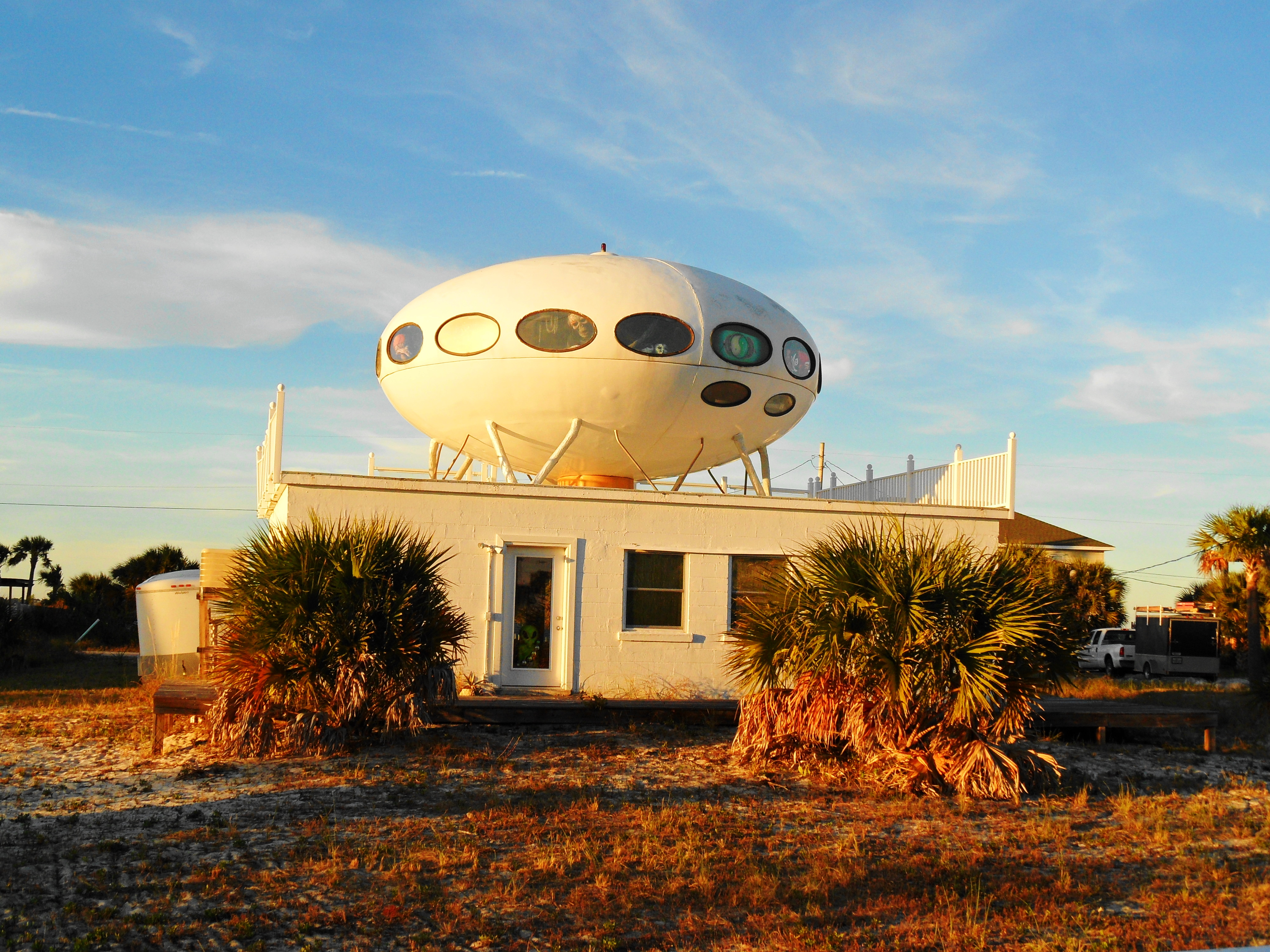 Installed on the Futuro House, Santa Rosa Island, Florida, 2012. © Ken Ratcliff / Flickr