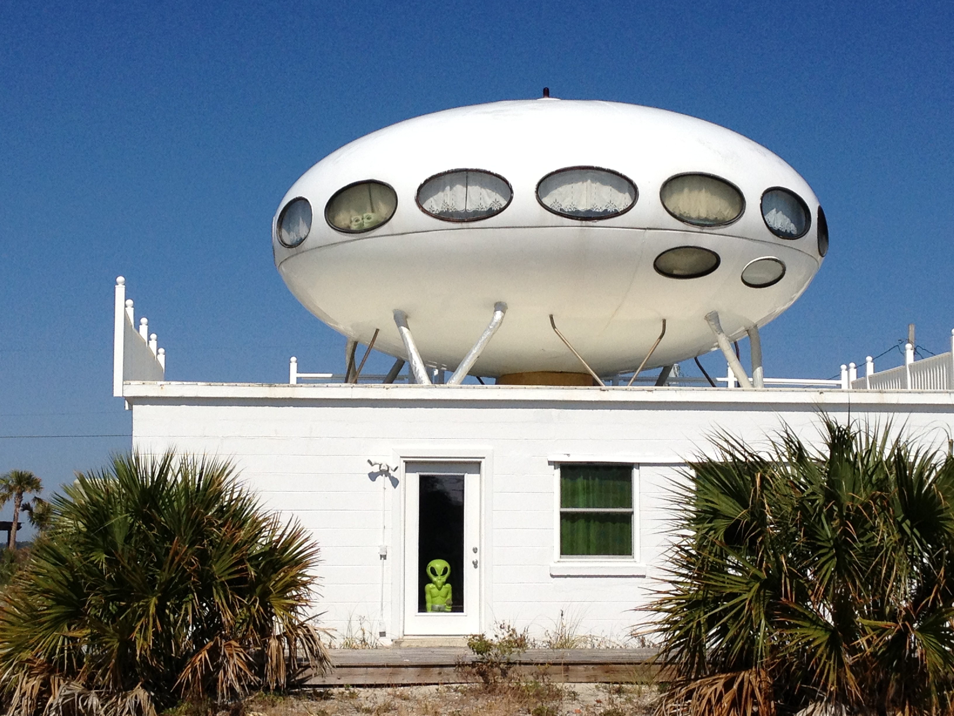Installed on the Futuro House, Santa Rosa Island, Florida, 2012. © TimothyJ / Flickr