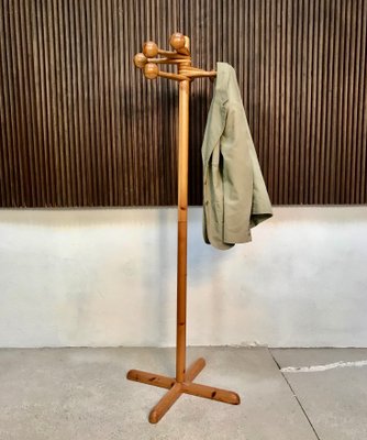 Décoshop26 – Porte-manteau mural moderne en métal or avec 9 crochets doubles – Fixation murale – Dimensions 29x17x70cm – MED05024
