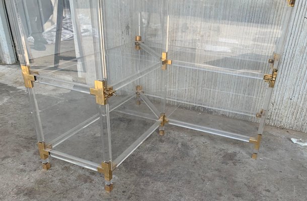 https://cdn20.pamono.com/p/g/1/0/1002693_n1ze6o8fjm/mid-century-brass-acrylic-glass-and-glass-shelving-unit-with-five-shelves-12.jpg