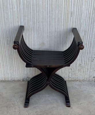 Sillas plegables Savonarola de nogal tallado, siglo Juego de