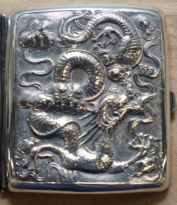 Étui à Cigarettes Époque Meiji en Argent Massif avec Dorure Dorée