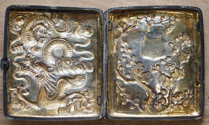 etui cigarette argent Étui à Cigarettes Époque Meiji en Argent Massif avec Dorure Dorée