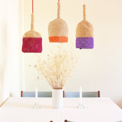 Lampe en Crochet Small Layers Fait Main par Com Raiz en vente sur