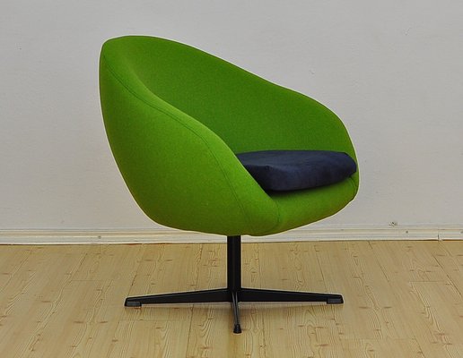 Swivel online shell chair