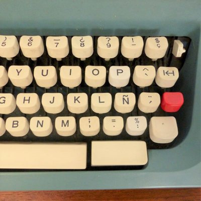 Vintage Studio 46 Typewriter with Spanish Keyboard from Olivetti