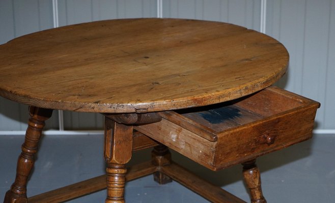 House Pine Round Dining Table 1780s, Reclaimed Pine Round Dining Table