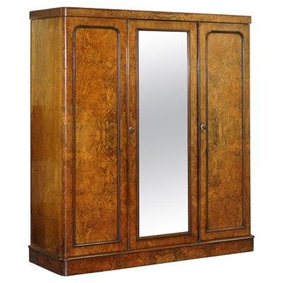 Walnut outlet triple wardrobe