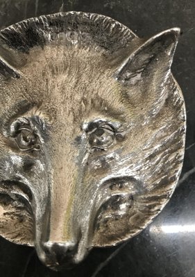 https://cdn20.pamono.com/p/g/1/0/1013649_mesp3yjg3n/solid-sterling-silver-pin-tray-of-a-foxes-head-from-asprey-london-1964-3.jpg