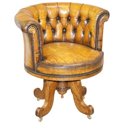 Sedia Chesterfield antica in pelle marrone, metà XIX secolo in vendita su  Pamono