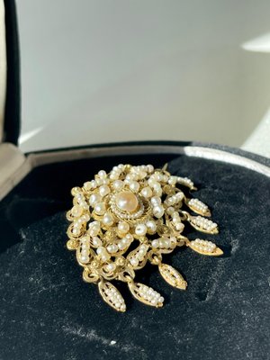 Broche Ancienne En Argent Filigrané Doré Avec Pierres De Couleur – Travail Oriental