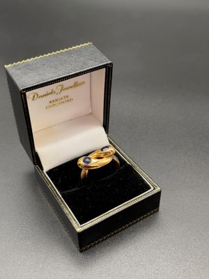 Anillo de serpiente renacentista egipcio de oro alta con zafiros, 40 en venta en Pamono