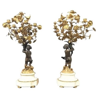 Candelabros franceses de bronce fundido, siglo XIX. Juego de 2 en venta en