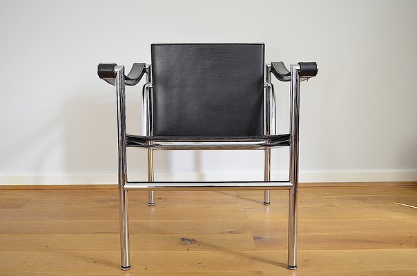 LC1 Armchair by Le Corbusier for Cassina for sale at Pamono