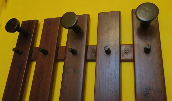 Appendiabiti da parete in legno con cappelliera, anni '60 in vendita su  Pamono