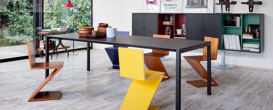 Zig Zag Chair by Gerrit Thomas Rietveld for Cassina for sale at Pamono