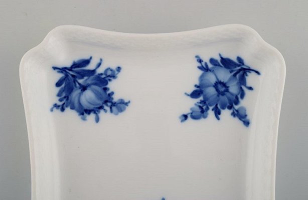 Blue Flower Braided Model Number 10/8181 Tray from Royal
