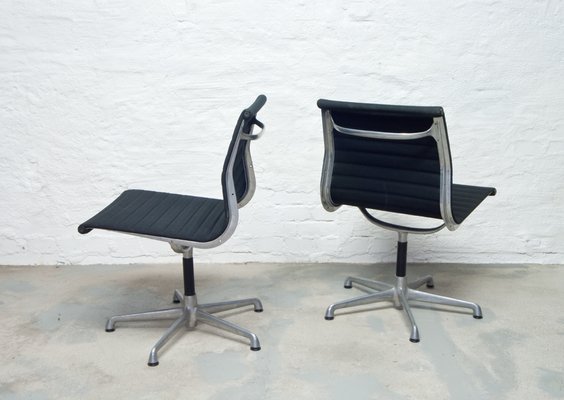 Sedia in alluminio di Charles \u0026 Ray Eames per ICF Milano \u0026 Herman Miller in  vendita su Pamono