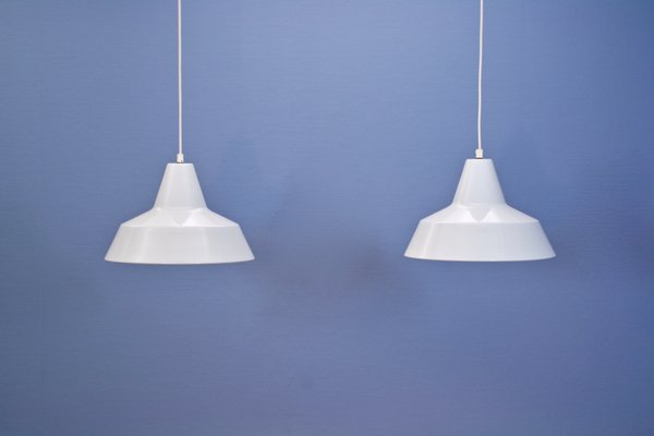 Lámparas colgantes danesas en blanco de Nordisk Solar, años 80. Juego de 2 en venta Pamono