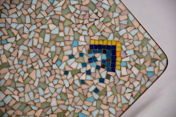 Mesa de centro redonda con motivo de mosaico