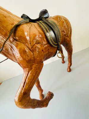 Sellette ancienne tout cuir pour cheval à rénover, à Saint Gilles Croix