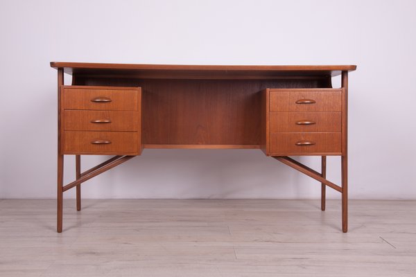 Svend aage madsen online desk