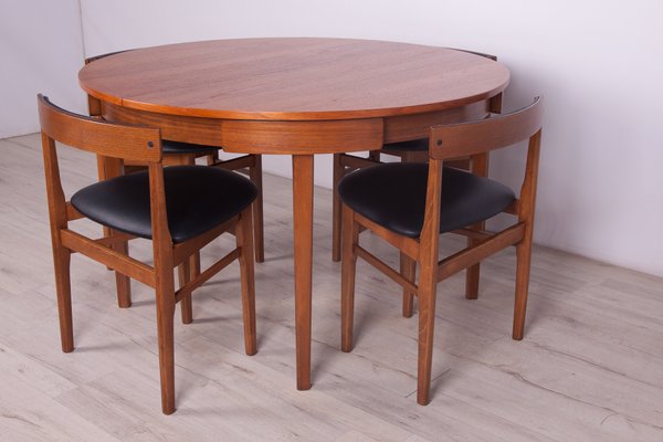 Round Extendable Dining Table And, Round Dining Table With Chairs That Tuck In