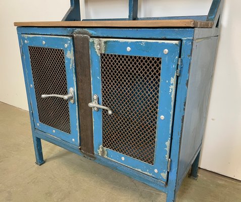 Mueble industrial azul con estantes, años 60 en venta en Pamono