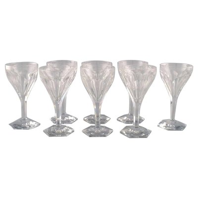 https://cdn20.pamono.com/p/g/1/0/1092403_4frp5kgak4/belgian-crystal-glass-white-wine-glasses-by-legagneux-for-val-st-lambert-set-of-8-1.jpg
