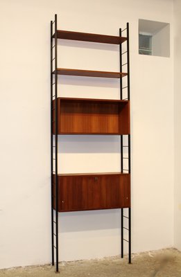 Libreria in teak a forma di scala con scrittoio, Austria, anni \'60 ... Libreria in teak a forma di scala con scrittoio, Austria, anni \'60 ...