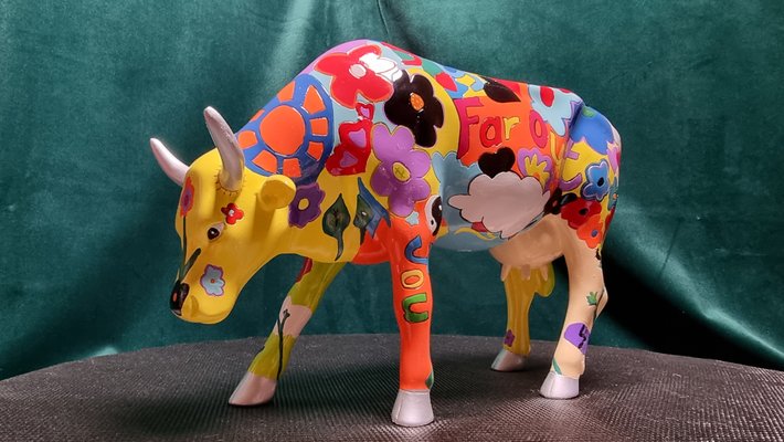 MEDIUM CERAMIC  Wonderful Hand Painted Decorative Figurine Cow Parade Paris Cow 