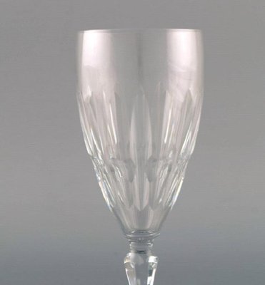 https://cdn20.pamono.com/p/g/1/0/1098815_88btg4rffx/art-deco-baccarat-red-wine-glasses-in-crystal-glass-france-set-of-8-4.jpg