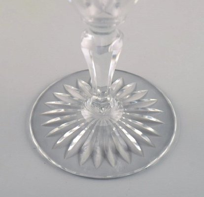 https://cdn20.pamono.com/p/g/1/0/1098815_dgmacf50vv/art-deco-baccarat-red-wine-glasses-in-crystal-glass-france-set-of-8-6.jpg