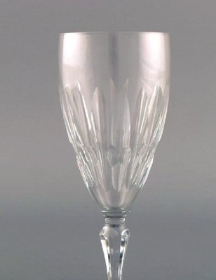 https://cdn20.pamono.com/p/g/1/0/1098815_g1ch12qcnp/art-deco-baccarat-red-wine-glasses-in-crystal-glass-france-set-of-8-7.jpg