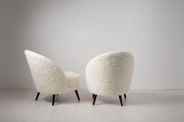 Scandinavian Mid Century Modern White Sheepskin Lounge Chairs by Arne Norell Set of 2