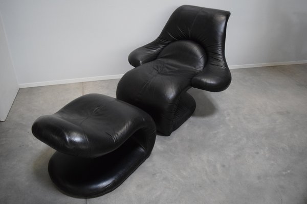 Armchair with footrest top