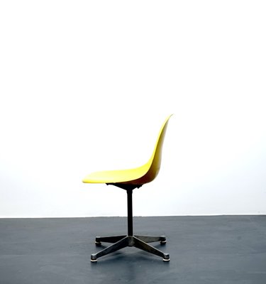 Herman miller on sale fiberglass shell chair