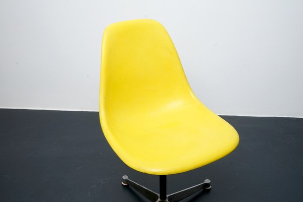 Details about   Vintage Eames Era Yellow Fiberglass Shell Chair Herman Miller Style 