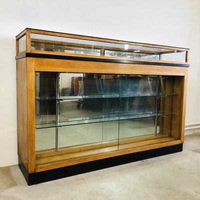 Gangster stereo schommel Winkel Vitrine Counter with Mirror for sale at Pamono
