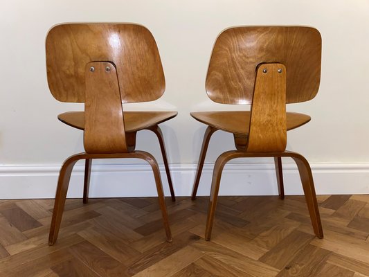 Dcw Plywood Chairs By Charles Ray Eames For Herman Miller 1950s Set Of 2 At Pamono Ray Eames For Herman Miller 1950s Set, Eames Plywood Dining Chair Original