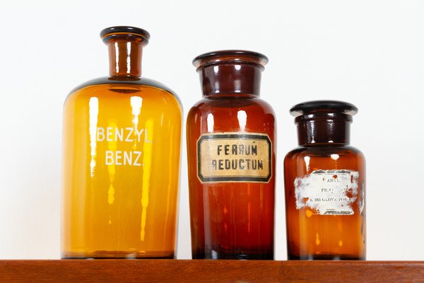 Bottiglie da farmacia vintage in vetro, Francia, anni '30, set di 3 in  vendita su Pamono