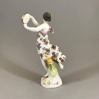 https://cdn20.pamono.com/p/g/1/1/1127011_i12nlh206o/figurine-fille-avec-un-tambourin-en-porcelaine-de-oswald-lorenz-4.jpg