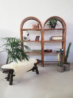 Bambus Glas & Rattan Bogen Bcherregal, 1970 bei Pamono kaufen