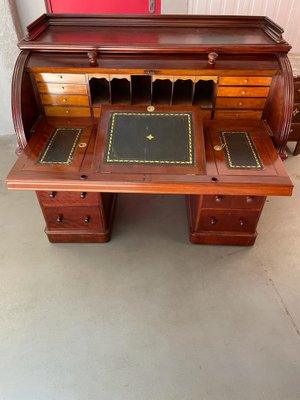 Victorian English Flamed Mahogany Cylinder Desk for sale at Pamono